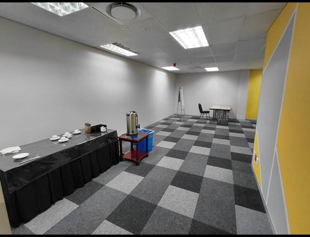 144M² OFFICE TO LET IN HALFWAY HOUSE